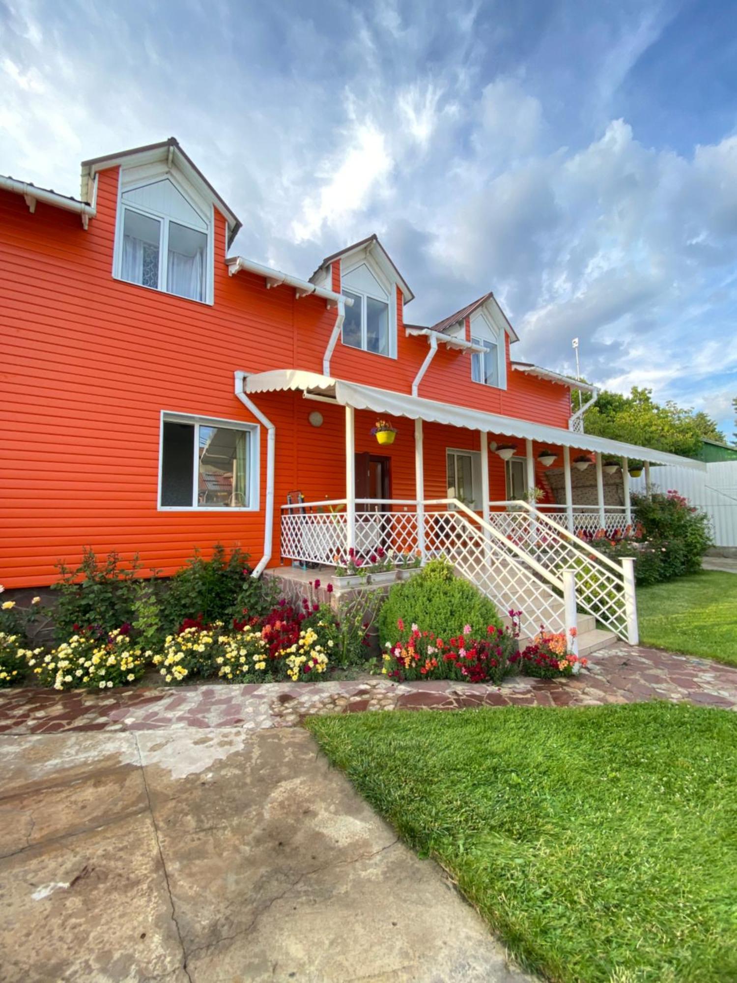 Osobyi Guest House Чолпон-Ата Екстериор снимка
