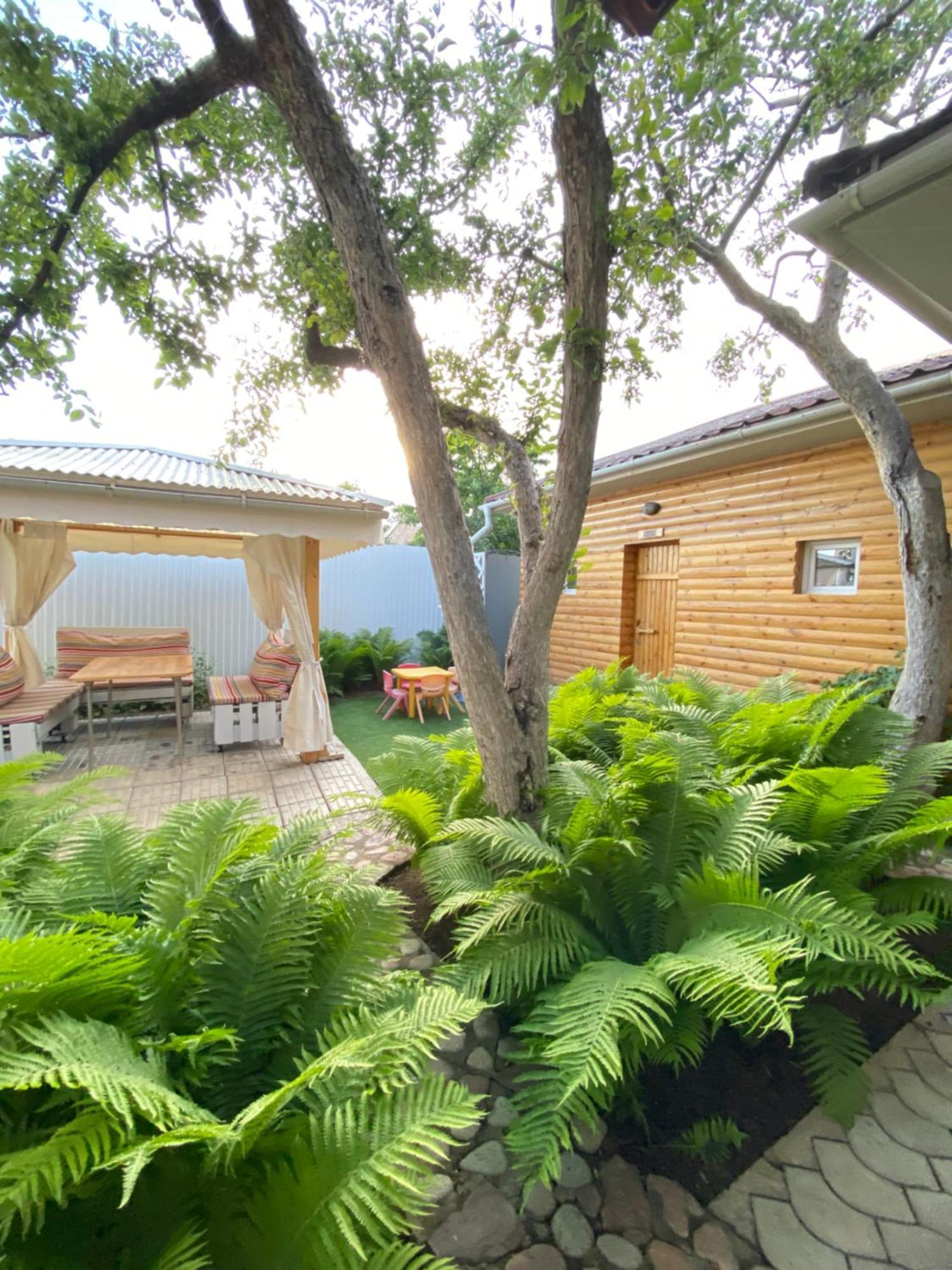 Osobyi Guest House Чолпон-Ата Екстериор снимка