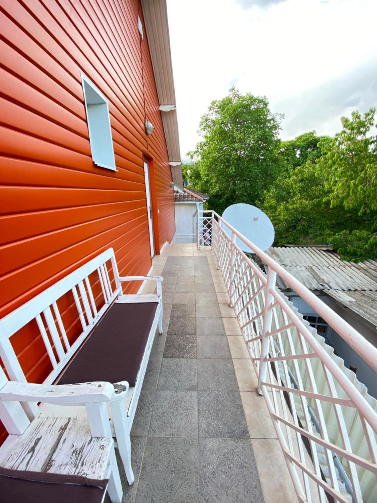 Osobyi Guest House Чолпон-Ата Екстериор снимка