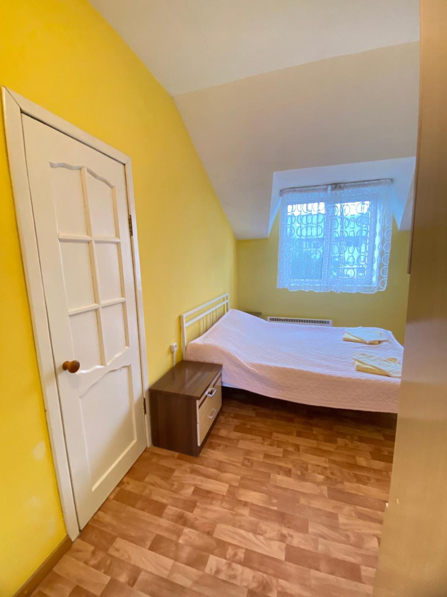Osobyi Guest House Чолпон-Ата Екстериор снимка