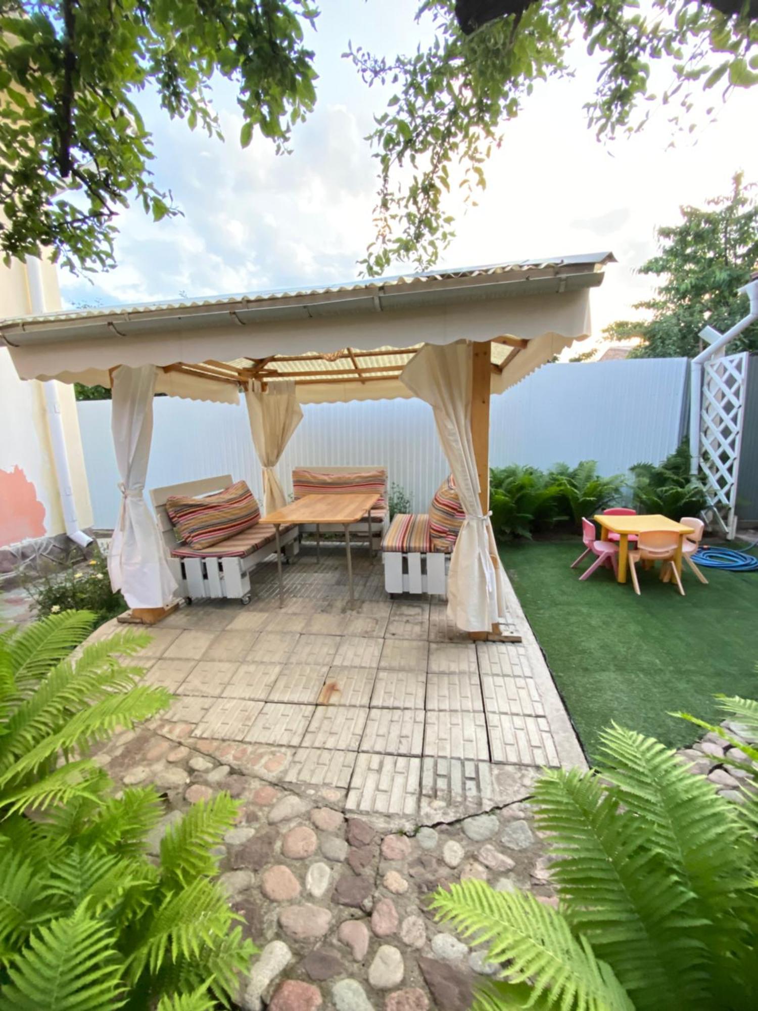 Osobyi Guest House Чолпон-Ата Екстериор снимка