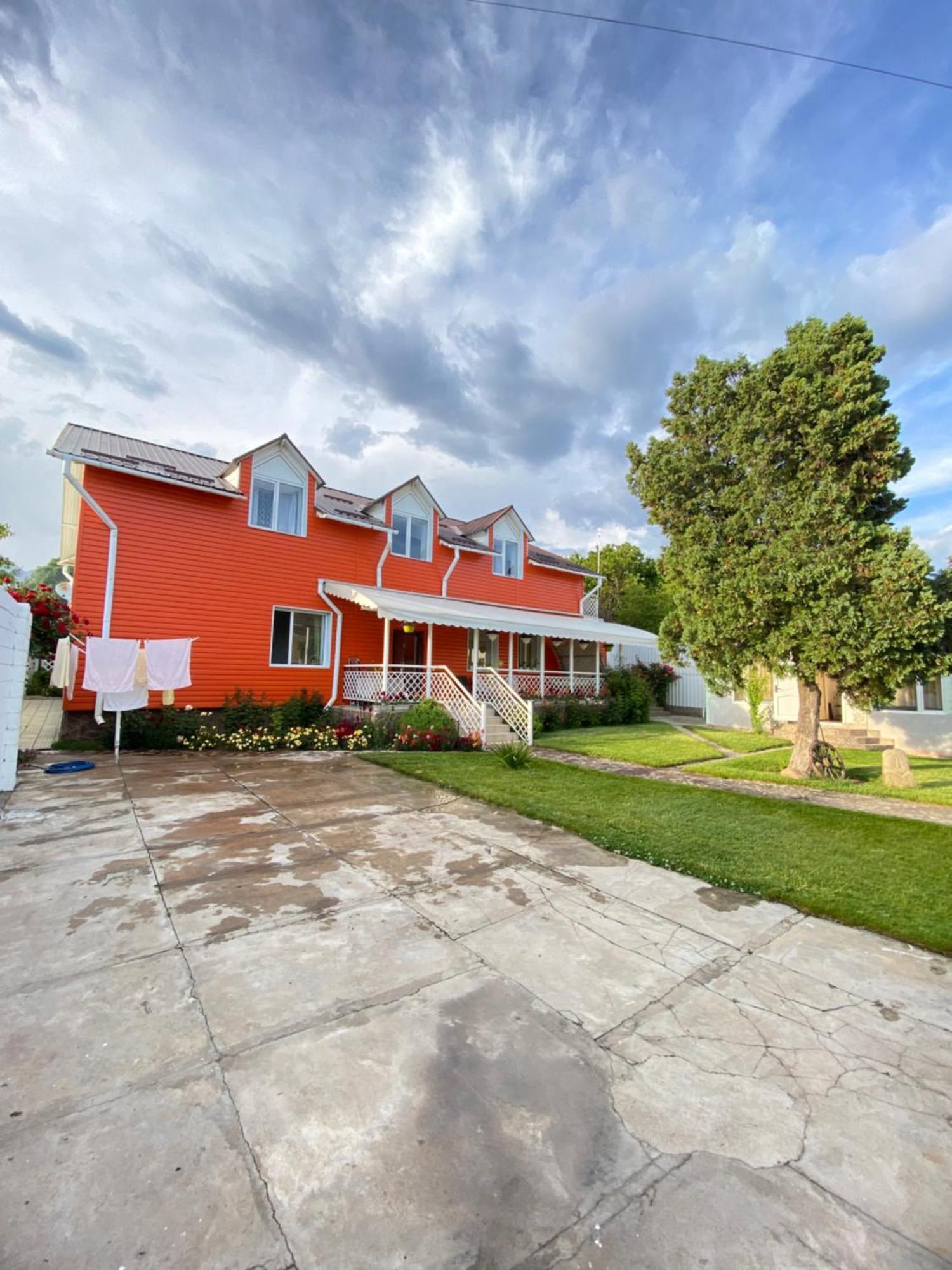 Osobyi Guest House Чолпон-Ата Екстериор снимка