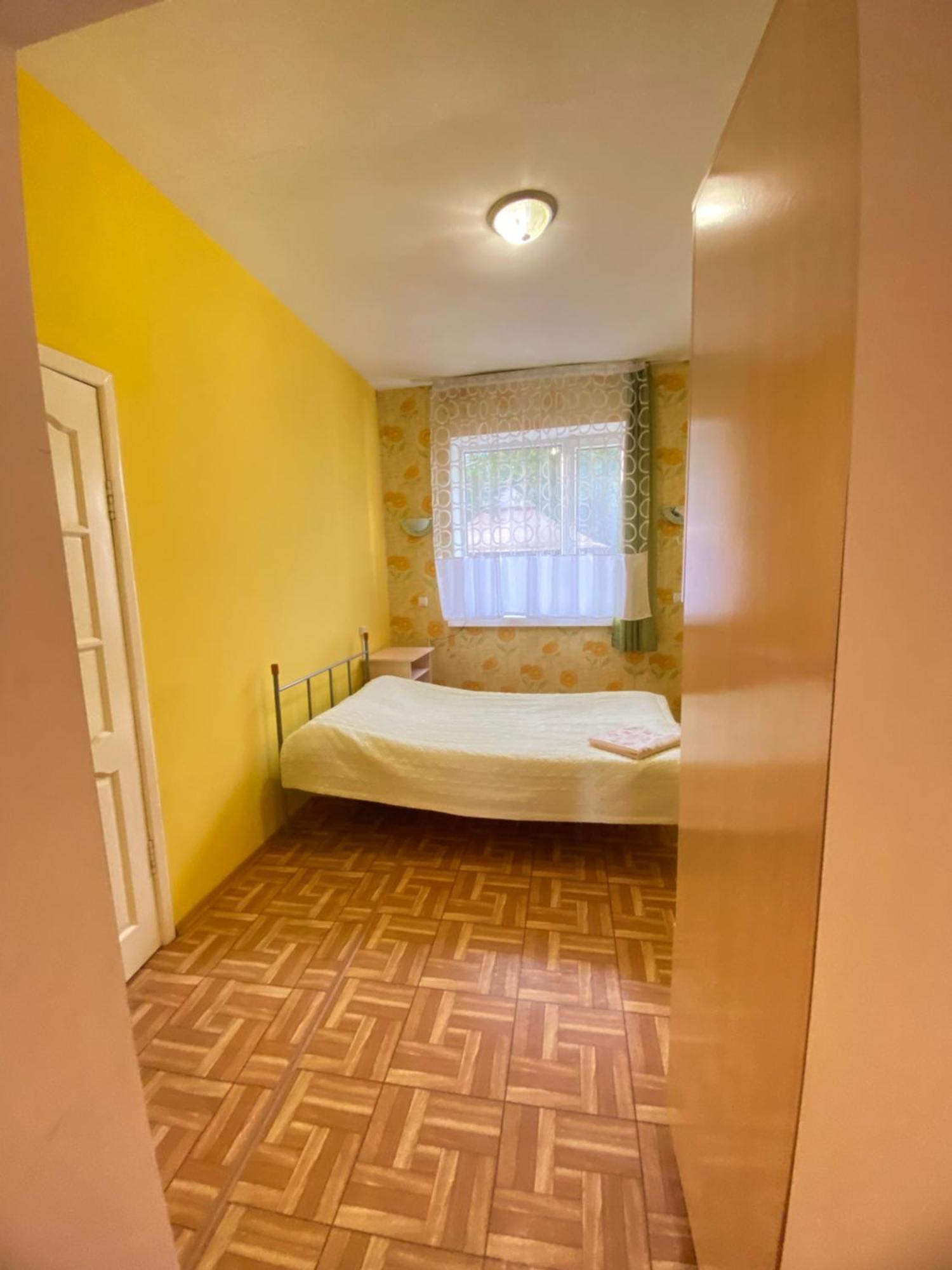 Osobyi Guest House Чолпон-Ата Екстериор снимка