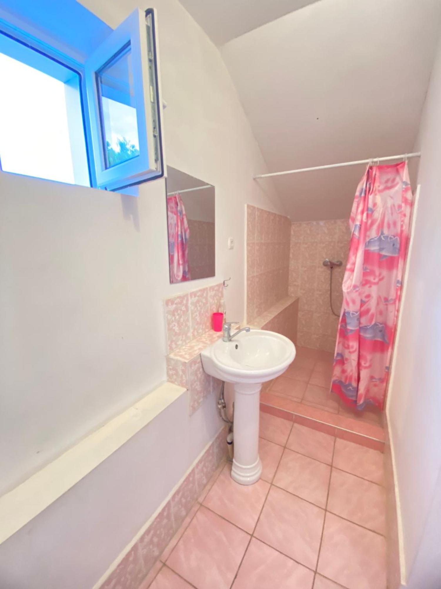 Osobyi Guest House Чолпон-Ата Екстериор снимка